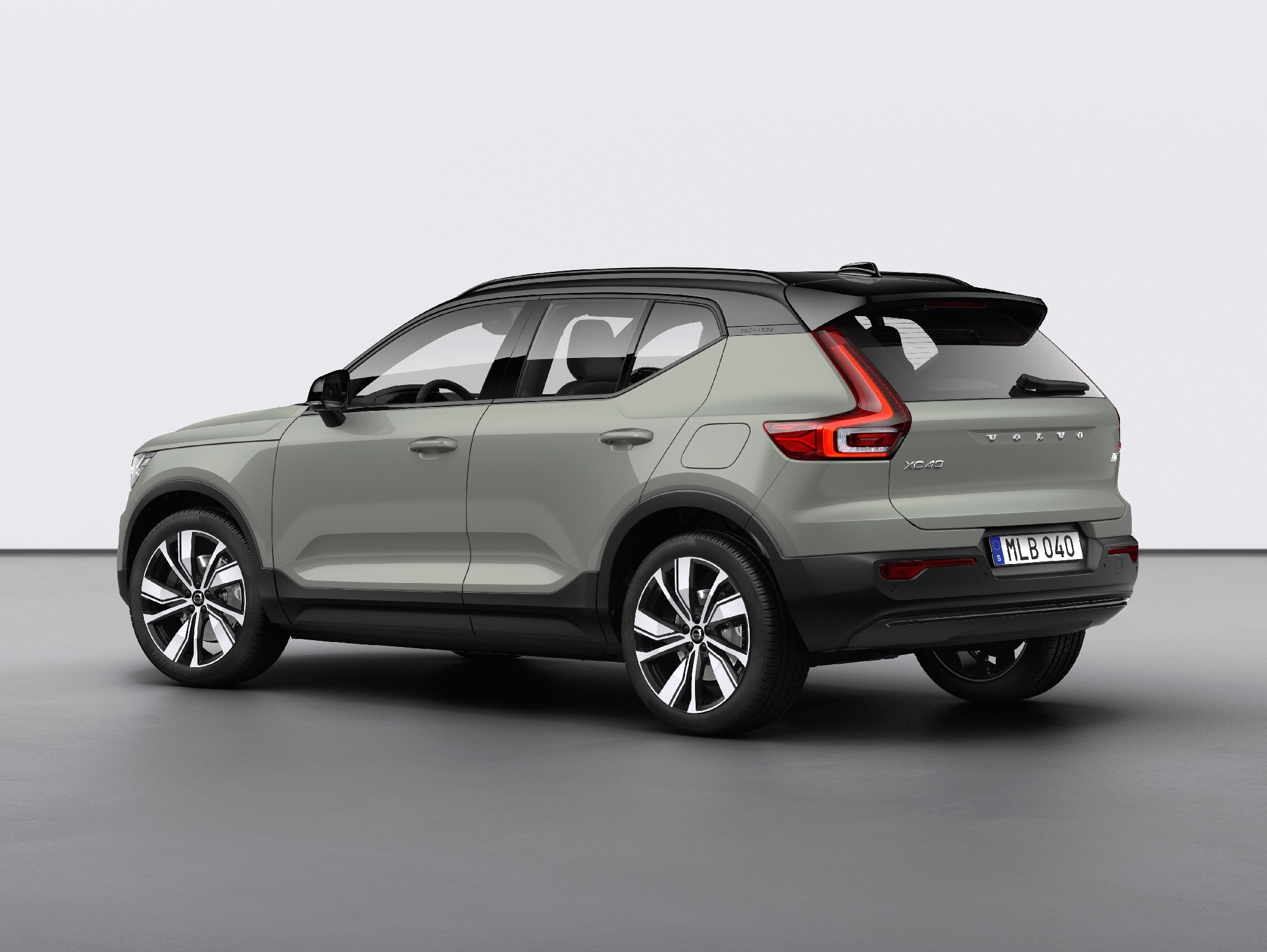 Volvo XC40 Recharge P8 AWD in Sage Green