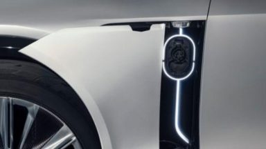 Cadillac Lyriq: ecco una nuova immagine teaser del SUV