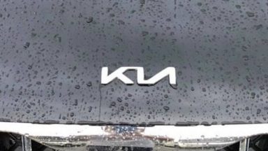 KIA: ecco il nuovo logo, elegante, minimal e discreto
