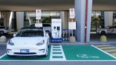 Ricarica fast: ecco l'impianto all'aeroporto di Cagliari