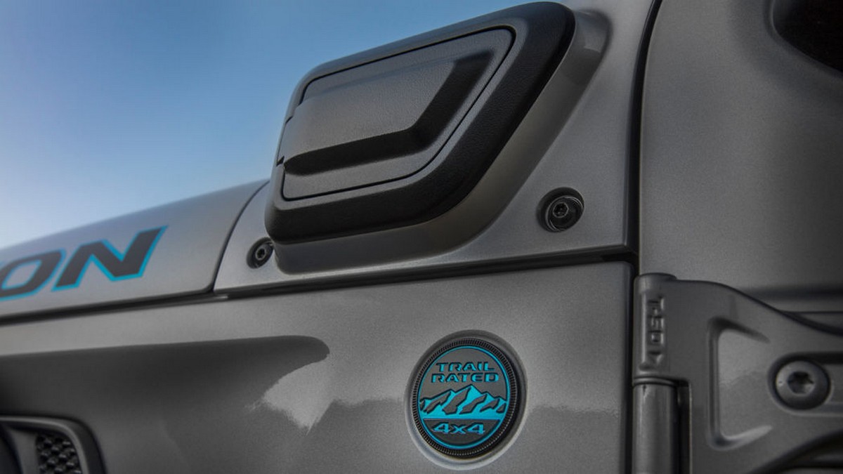 The charge port on the 2021 Jeep® Wrangler 4xe is mounted on the left cowl. The charge port is covered with a push open/push close door.