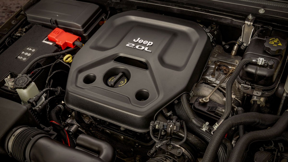 The 2021 Jeep® Wrangler 4xe powertrain includes a 2.0-liter turbocharged I-4 rated at 270 hp and 295 lb-ft of torque.