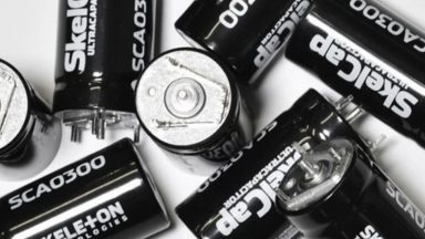 Auto elettriche: la batteria che si carica in 15 secondi