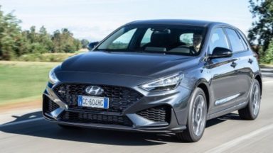 Hyundai i30: ecco il restyling pieno di motori Hybrid