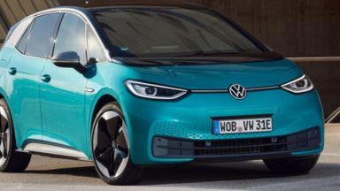 Volkswagen ID.3 da 77 kWh in ricarica presso una IONITY