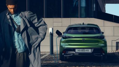 Peugeot e-308: in arrivo la compatta a propulsione elettrica