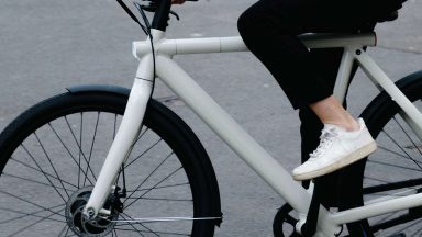L'Italia delle e-bike che rifiuta il trasporto pubblico