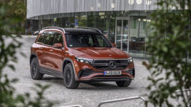Mercedes-Benz EQB: la SUV compatta elettrica a sette posti