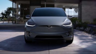 Tesla vuole una flotta di robotaxi entro il 2024