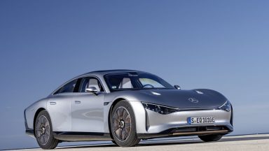 Mercedes-Benz EQC: la futura berlina media elettrica