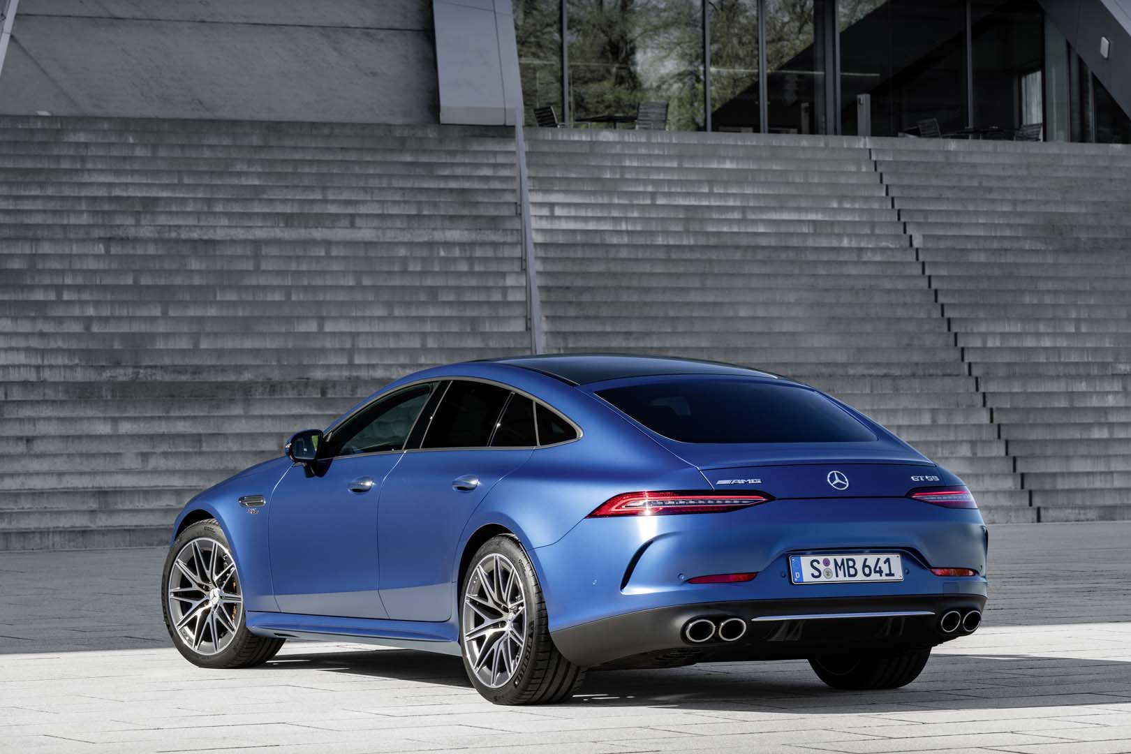 Mercedes-Benz  AMG GT 4 Porte Coupé, foto degli esterni