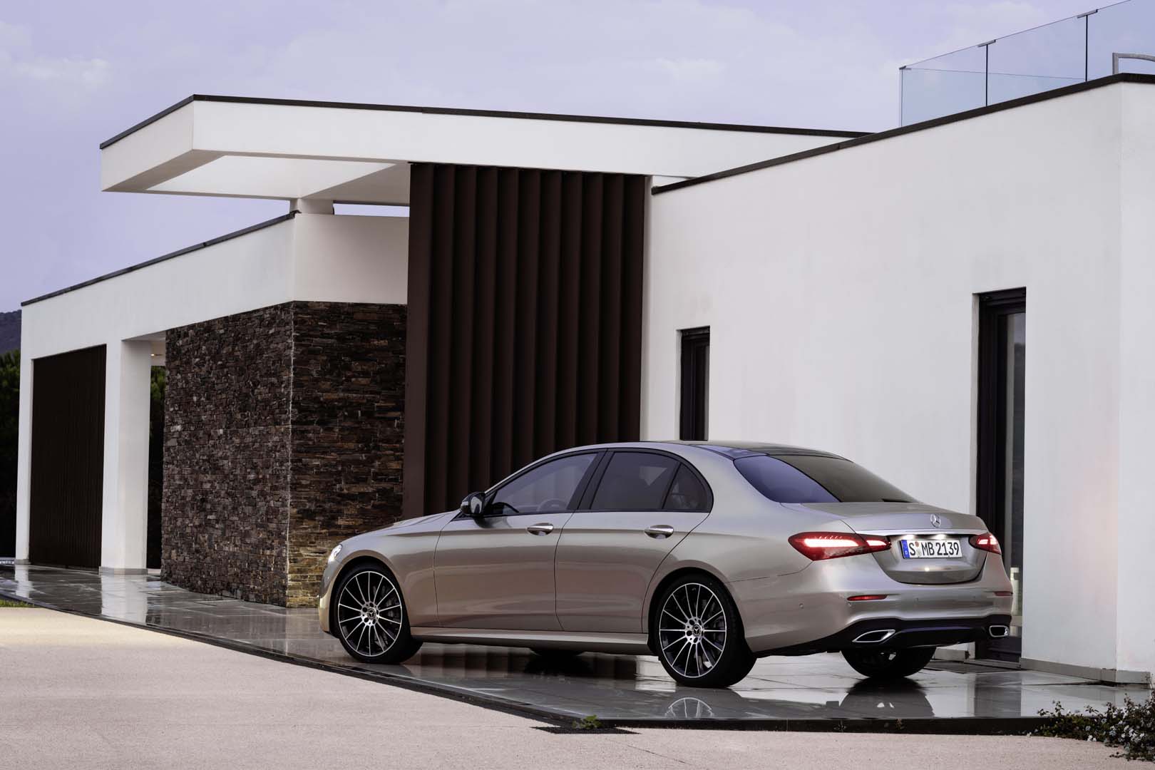 Mercedes-Benz  Classe E Berlina, foto degli esterni