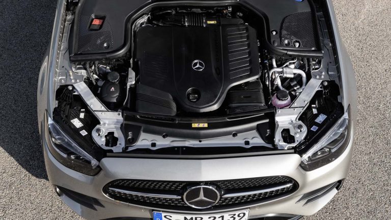 Foto del motore di Mercedes-Benz Classe E Berlina