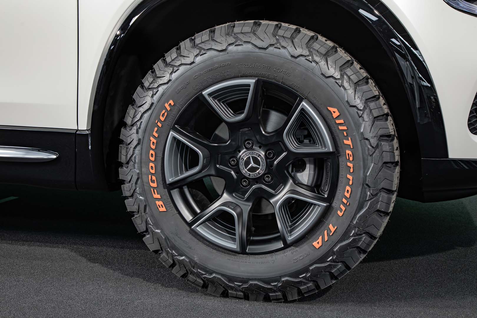 Mercedes-Benz  GLB SUV, foto degli esterni