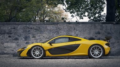 McLaren P1 travolta dall'uragano in Florida | Video