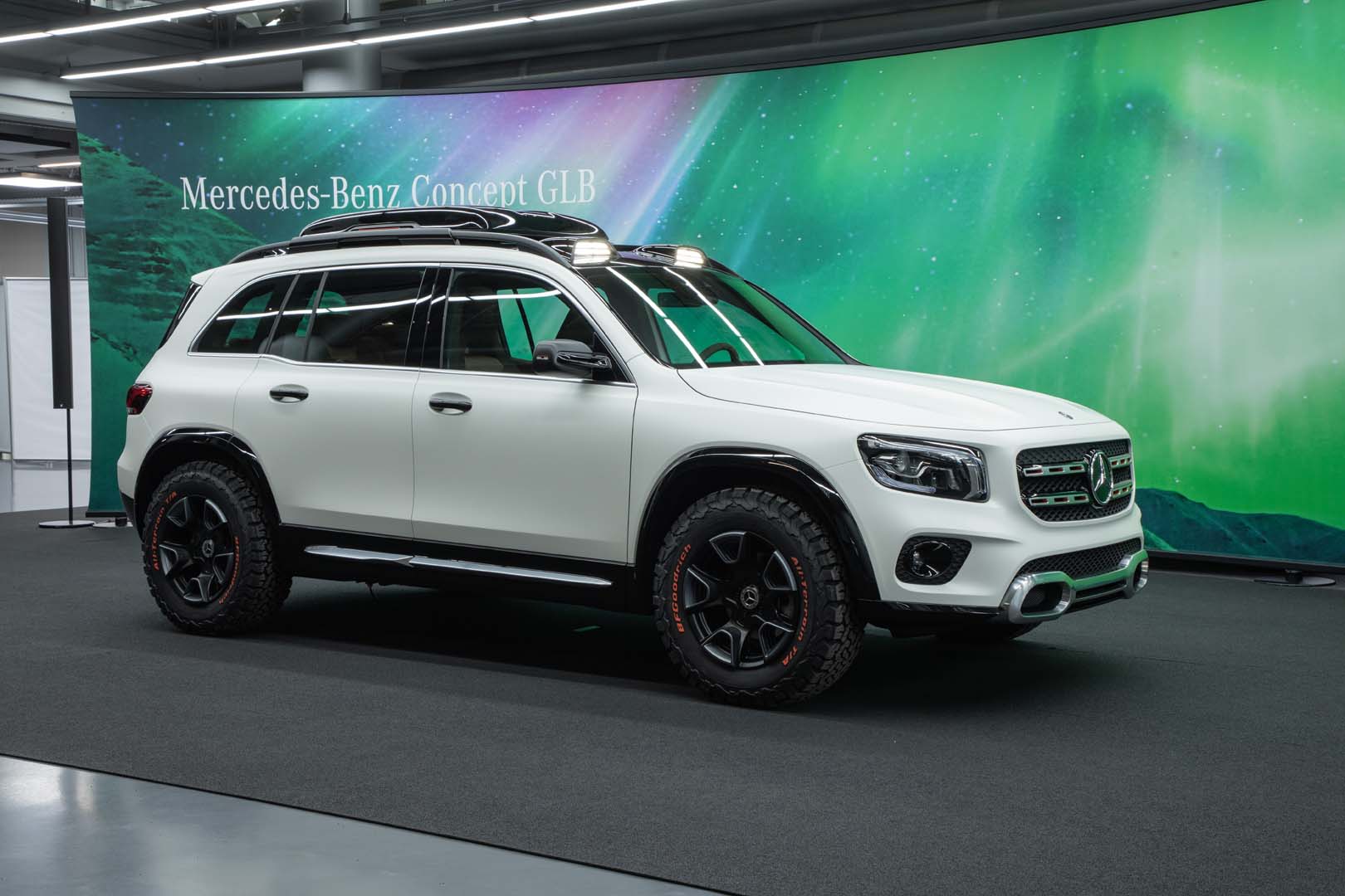 Mercedes-Benz  GLB SUV, foto degli esterni
