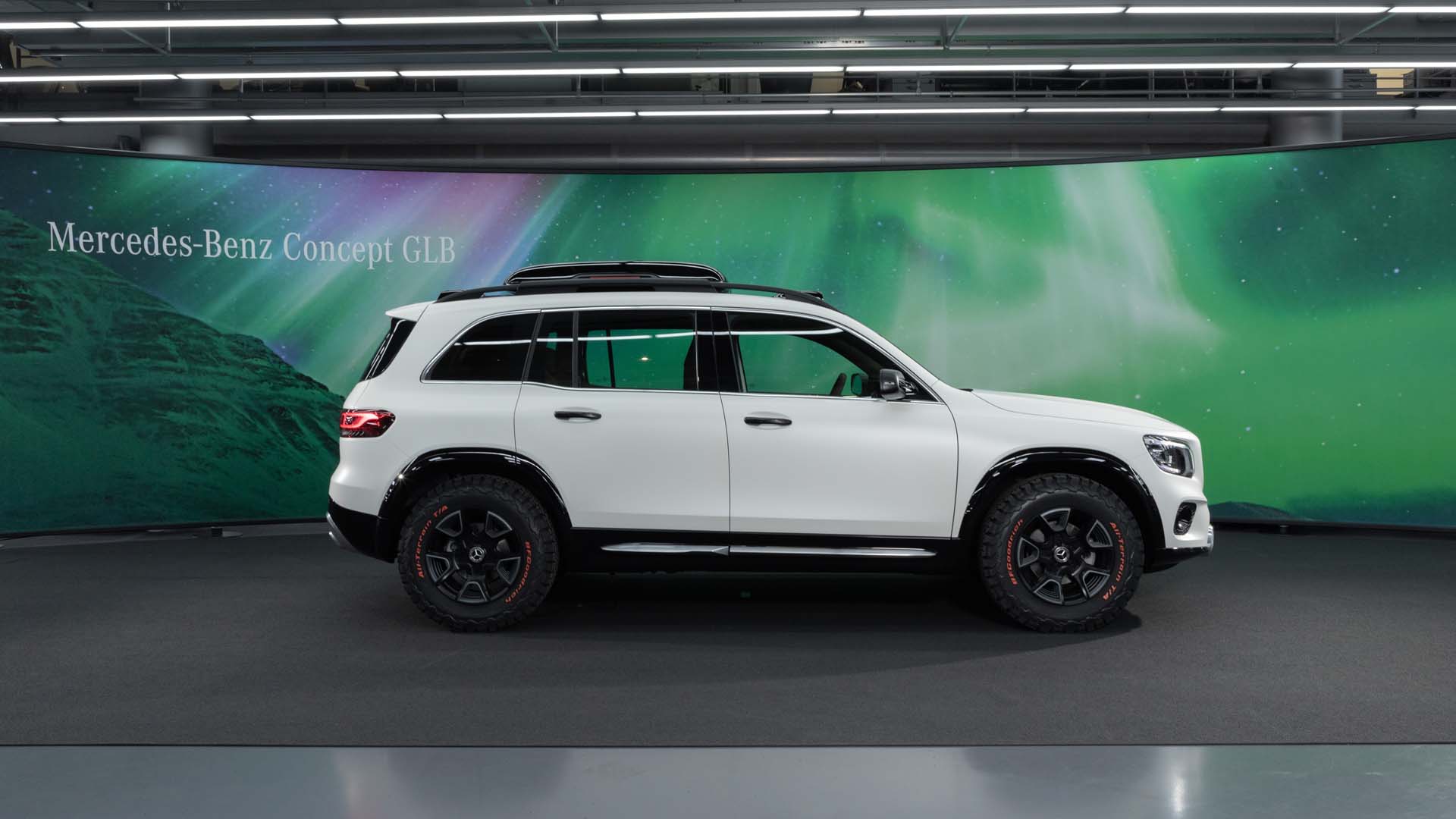 Mercedes-Benz  GLB SUV, foto degli esterni