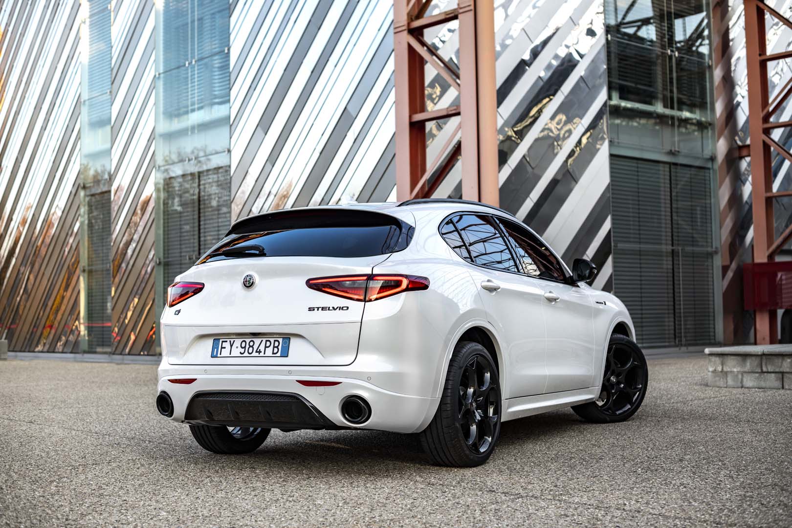 Alfa Romeo  Stelvio 2022, foto degli esterni