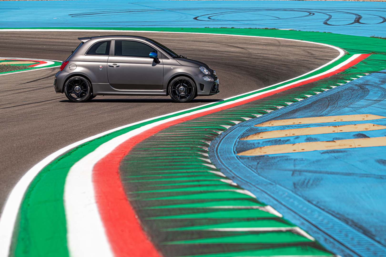 Abarth  595 2022, foto degli esterni