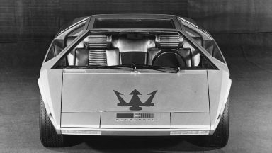 Maserati Boomerang: 50 anni ed è ancora futuristica