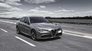 Giorgia Meloni vuole un'auto italiana: è l'Alfa Romeo Giulia