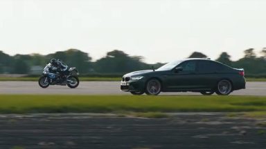 BMW M5 CS vs Superbike: chi vince la drag race? | Video