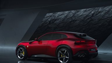 Ferrari Purosangue regina del set in Norvegia | Video
