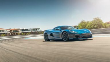 Rimac Nevera: Jay Leno prova l'hypercar elettrica croata