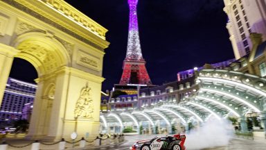 Ken Block su Audi S1 Hoonitron elettrizza Las Vegas | Video