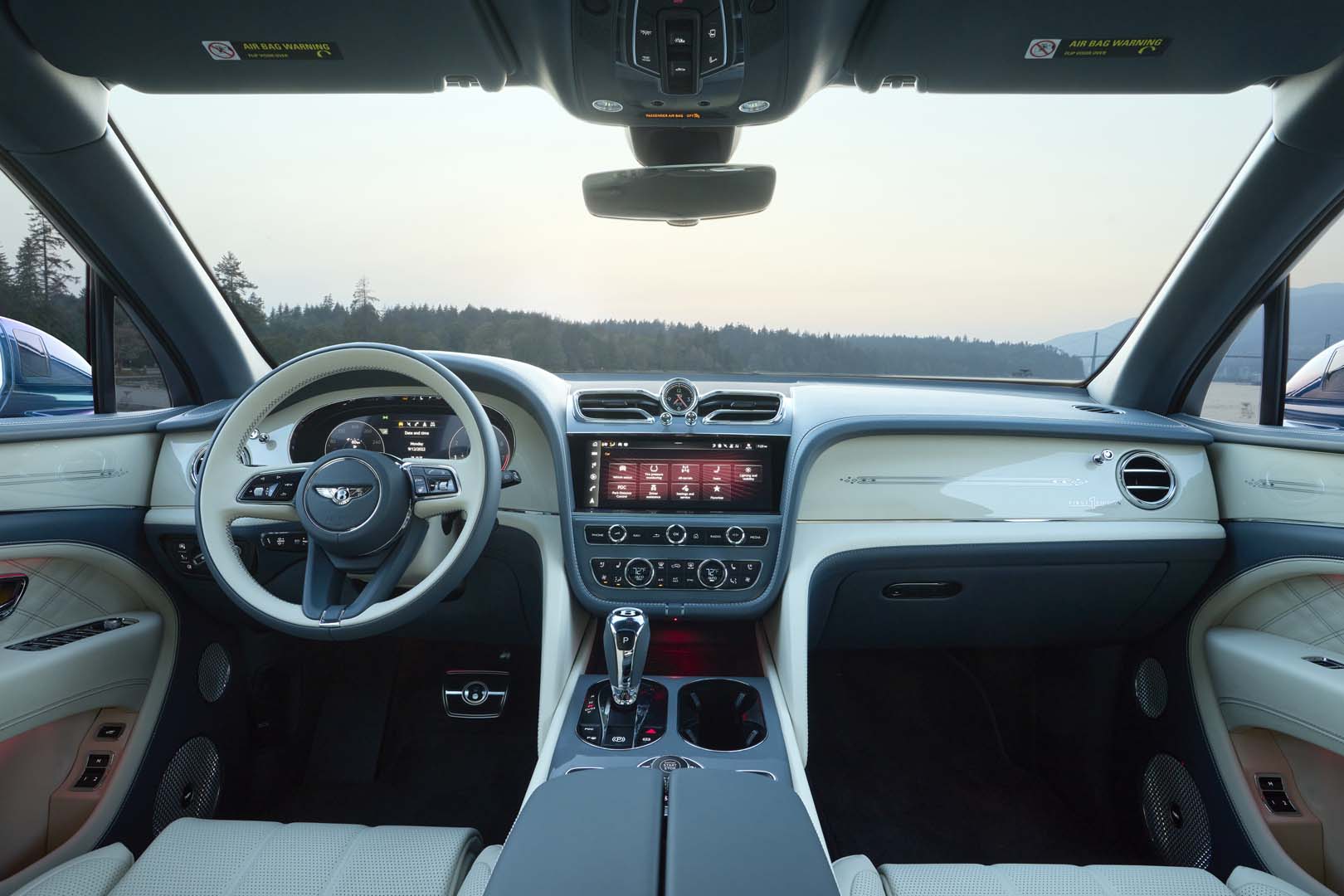 Bentley  Bentayga 2022, foto degli interni