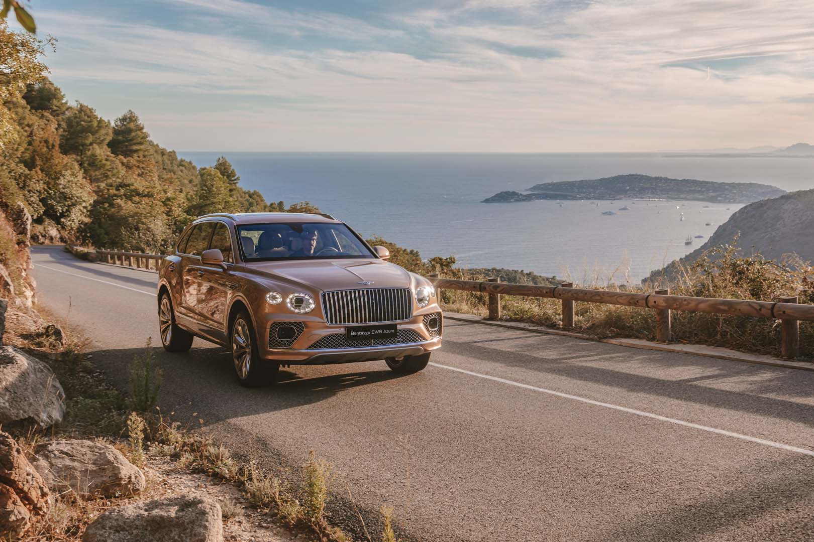Bentley  Bentayga 2022, foto degli esterni