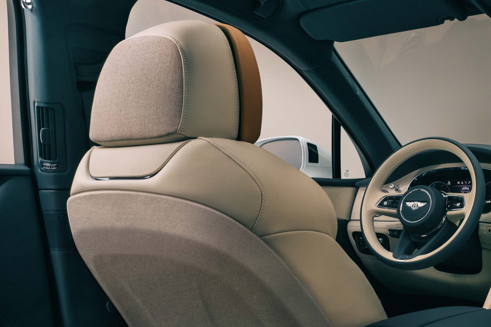 Bentley  Bentayga 2022, foto degli interni