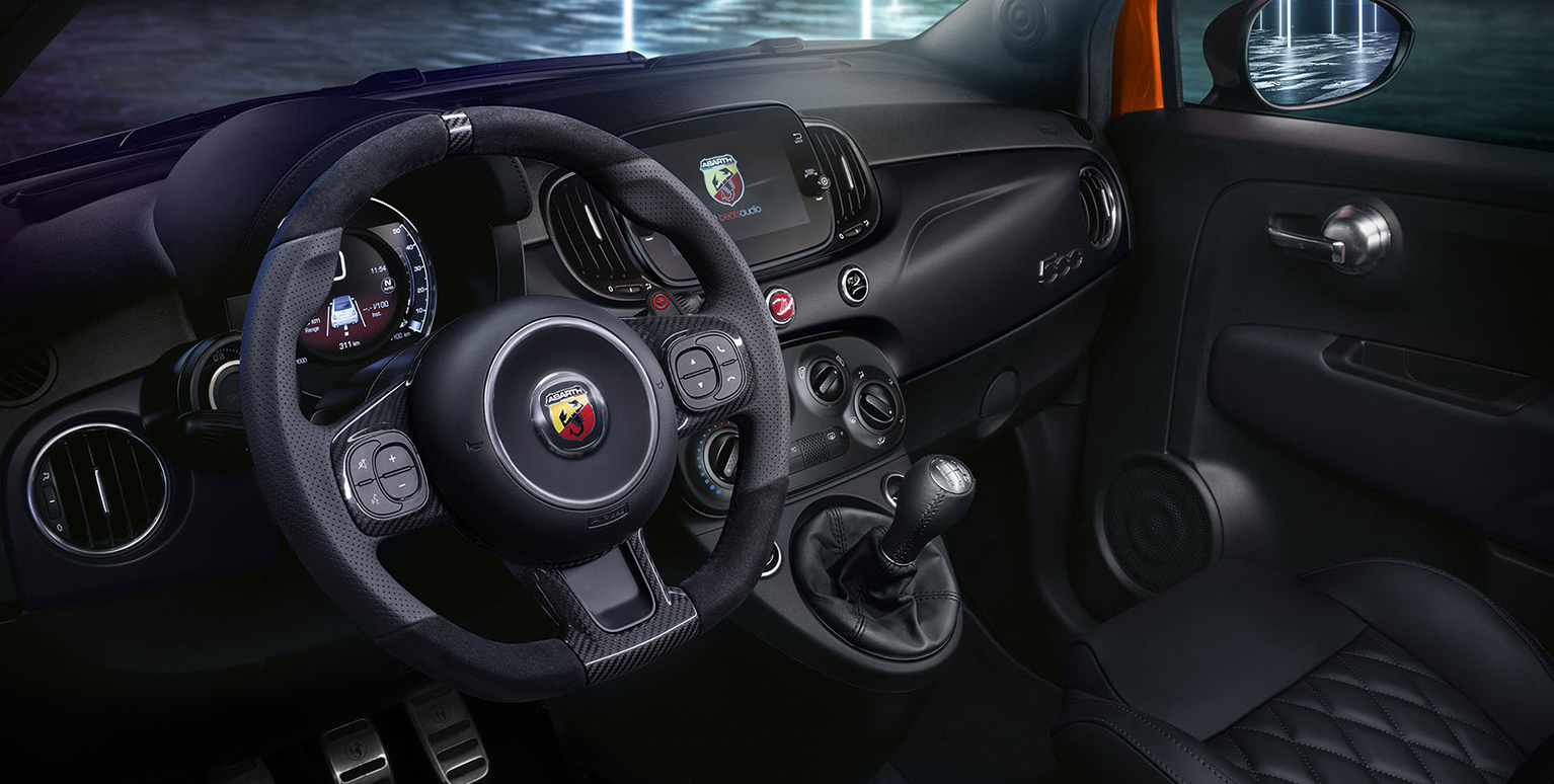 Abarth  595c 2022, foto degli interni