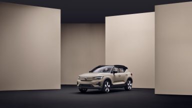Volvo: i nuovi modelli EX40 ed EC40 a propulsione elettrica