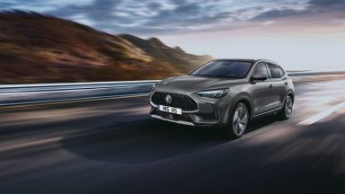 MG HS: in arrivo la nuova generazione della SUV compatta