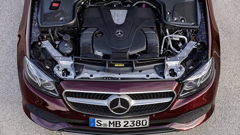 Foto del motore di Mercedes-Benz Classe E Classe E E400d 4MATIC Auto Exclusive