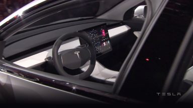 Tesla, usato un vecchio chip sulle nuove vetture Model 3